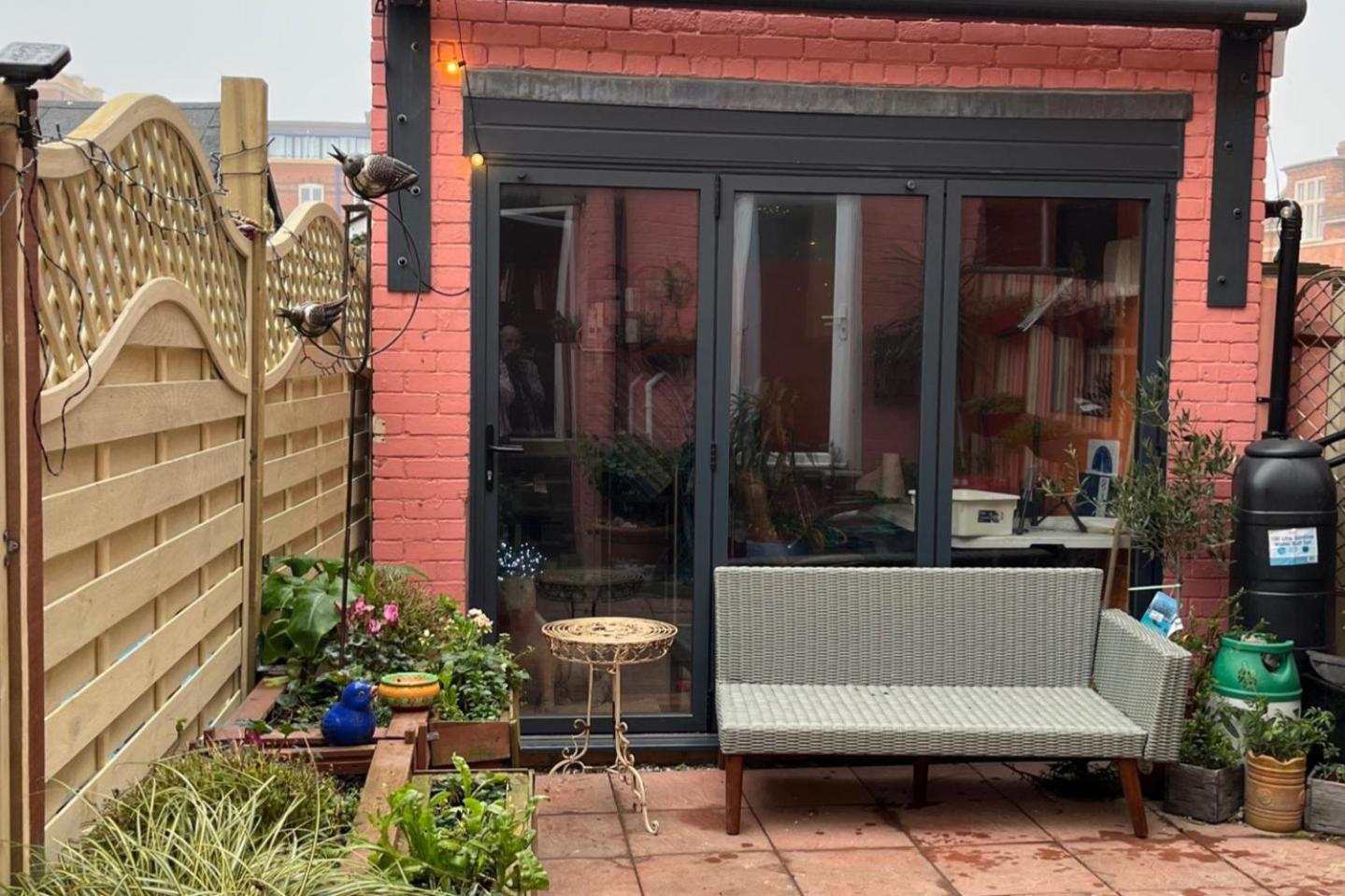 & Dreamland Nearby -pet Friendly & Garden