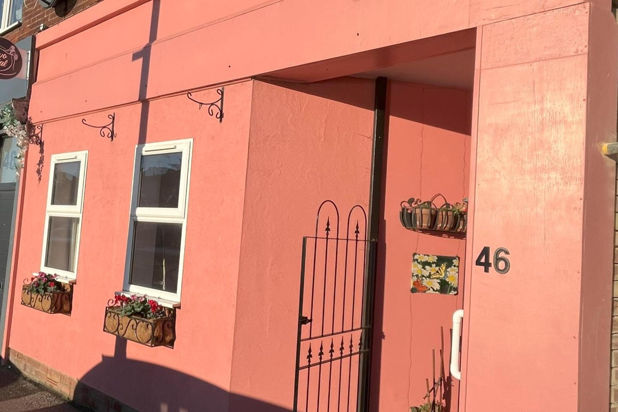 Apartment & Dreamland Nearby -pet Friendly & Garden *