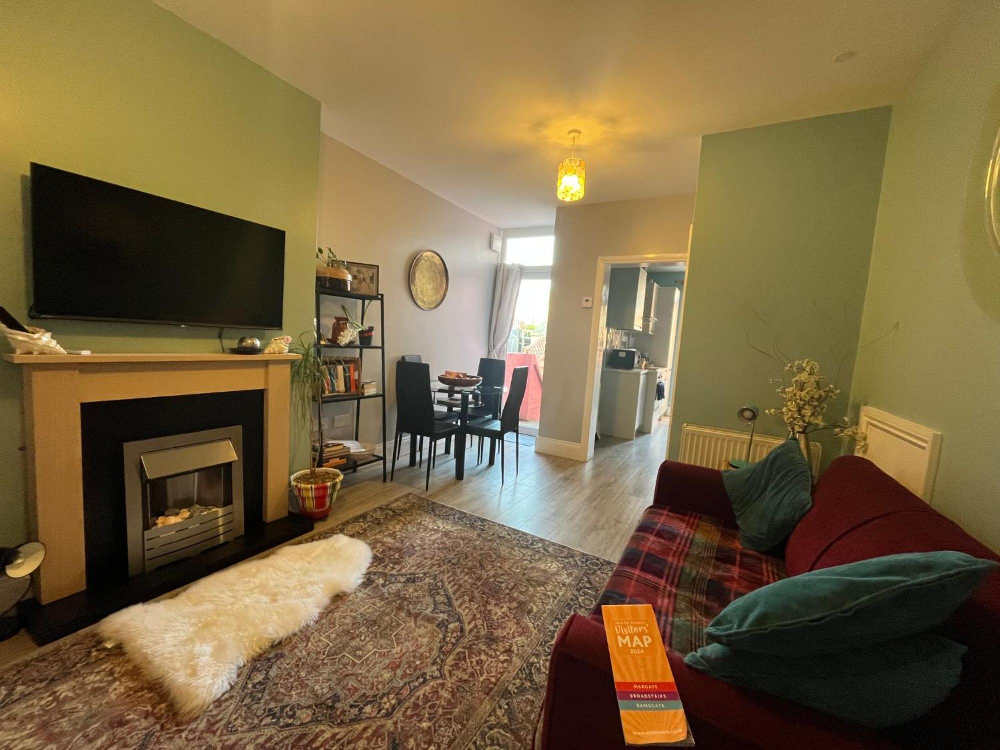 & Dreamland Nearby -pet Friendly & Garden Apartment