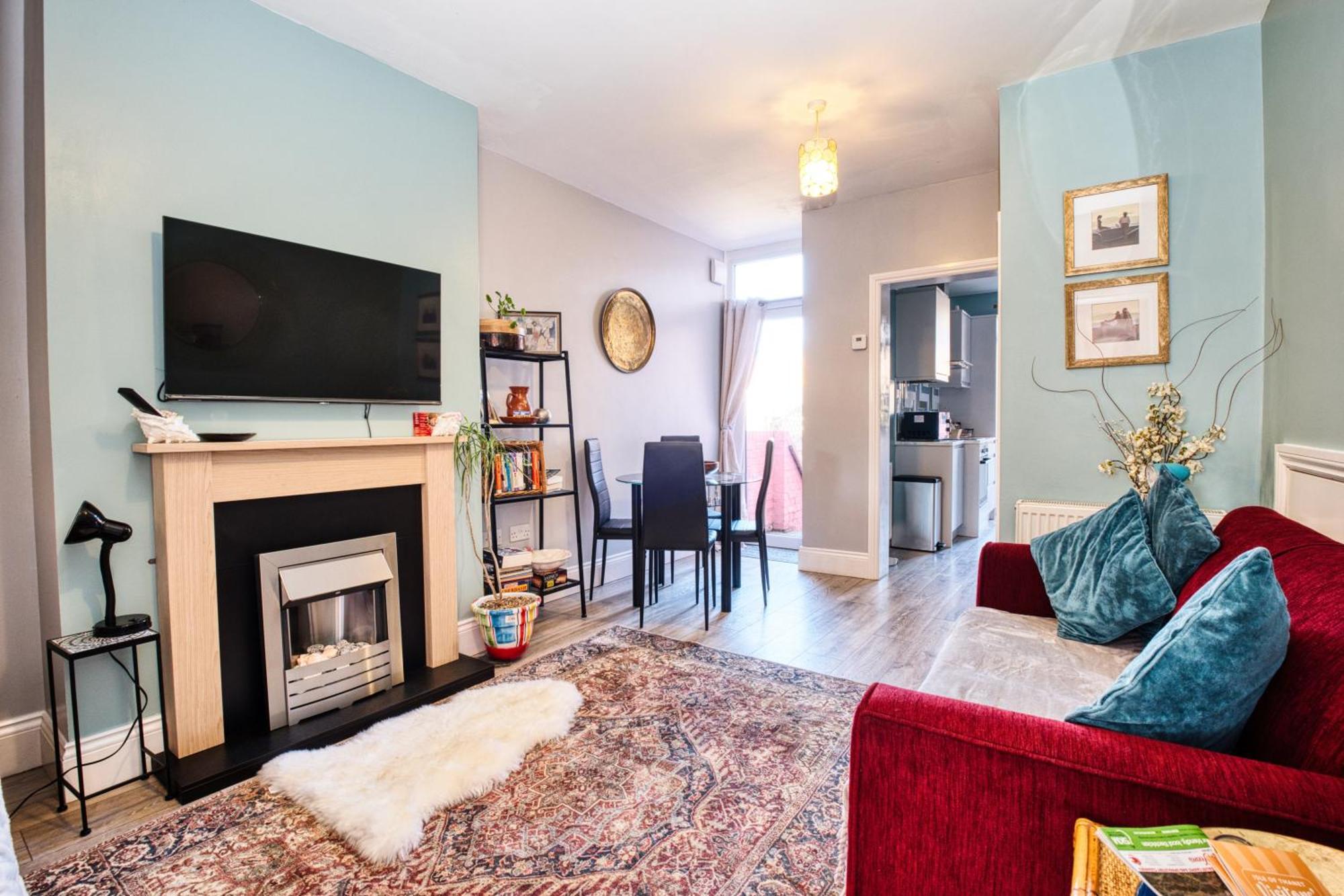 & Dreamland Nearby -pet Friendly & Garden