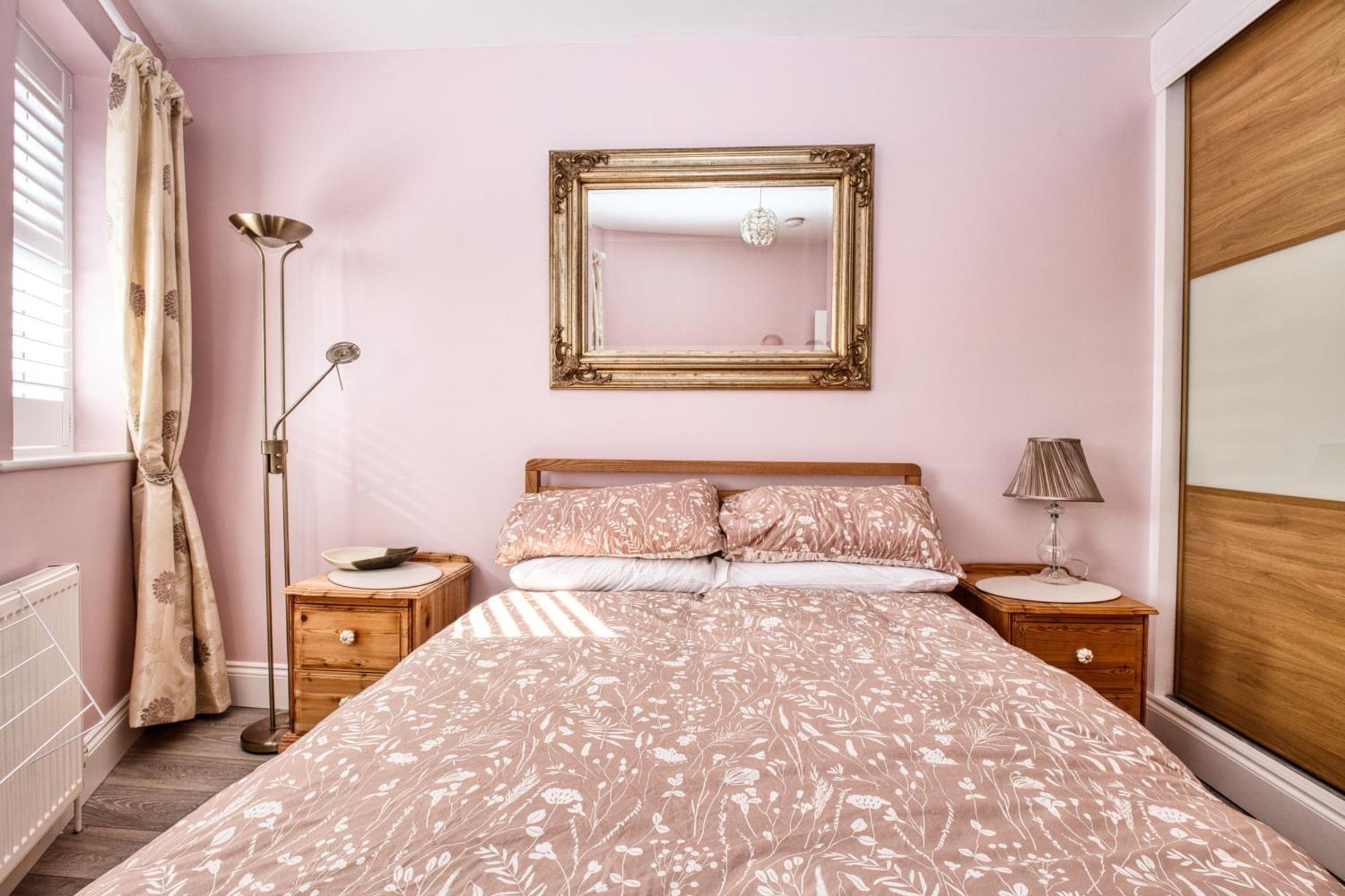 Apartment & Dreamland Nearby -pet Friendly & Garden Margate
