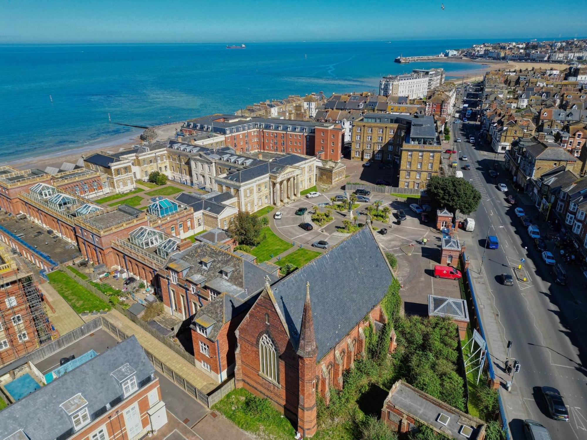 Apartment & Dreamland Nearby -pet Friendly & Garden Margate