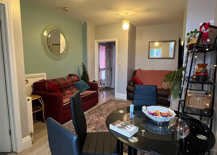 Beach & Dreamland Nearby -Pet Friendly & Garden